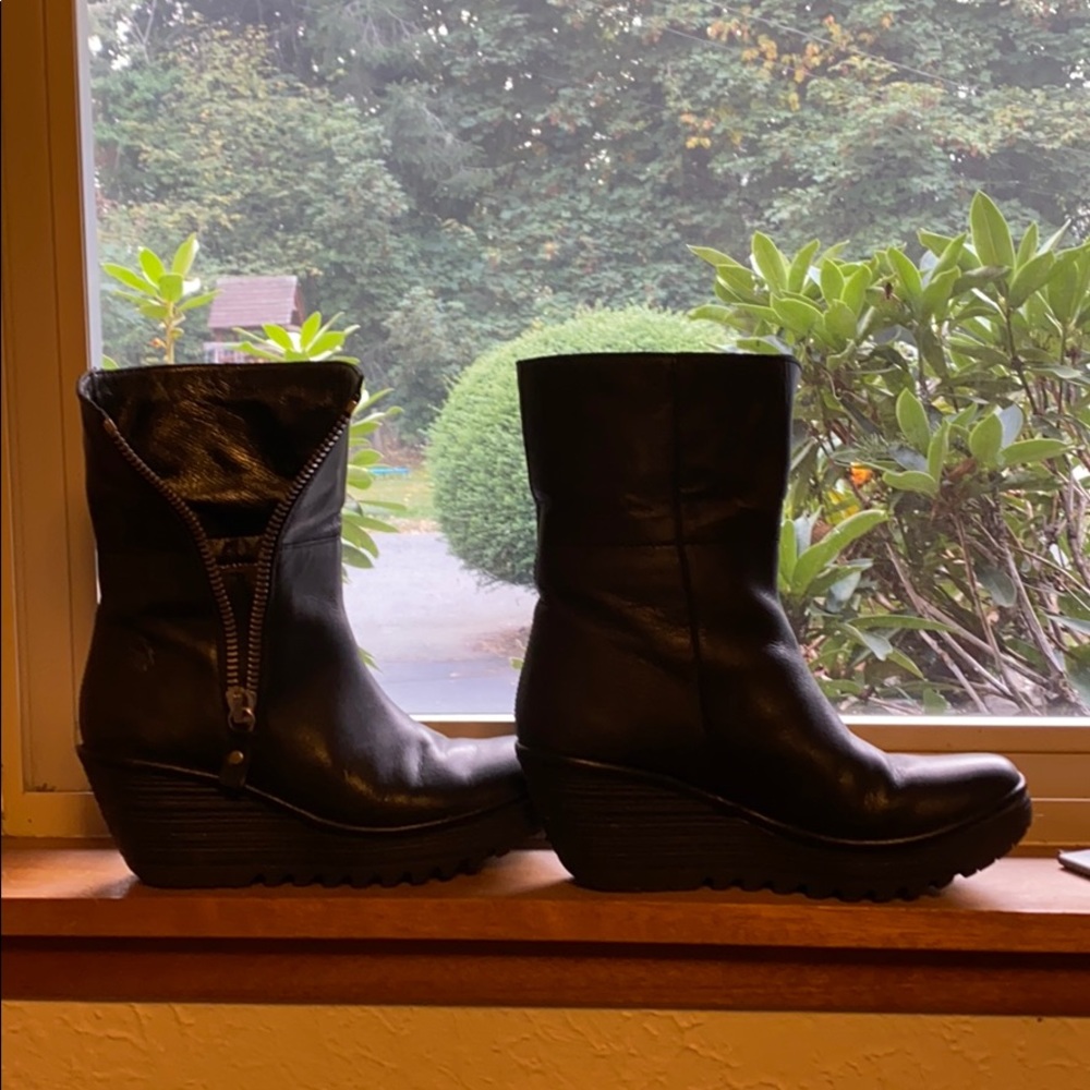 FLY boots
